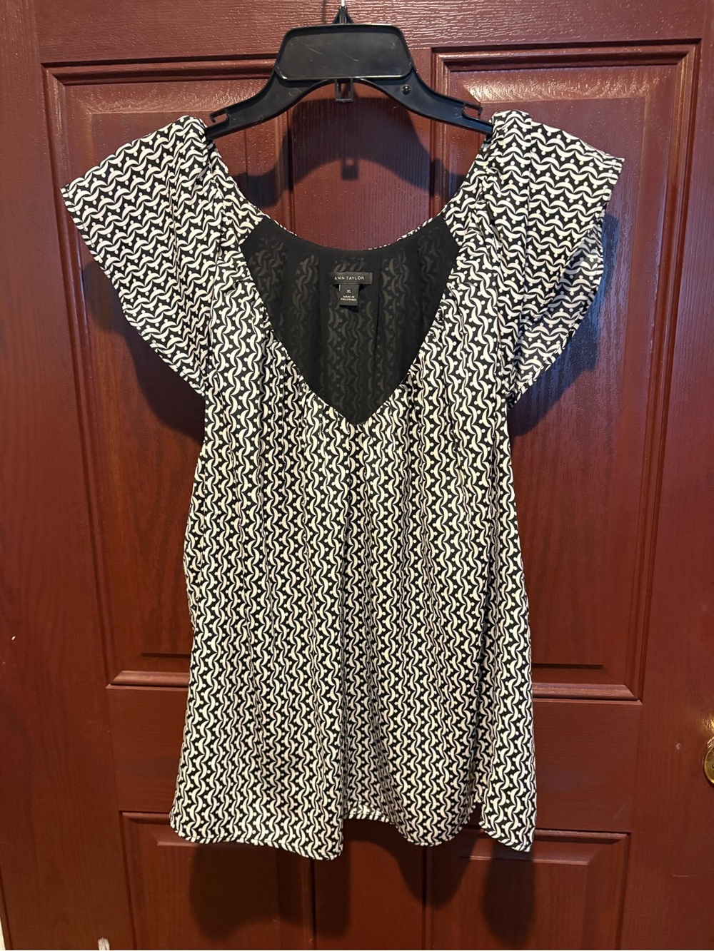 Ann Taylor Black and White Patterned V-Neck Blouse